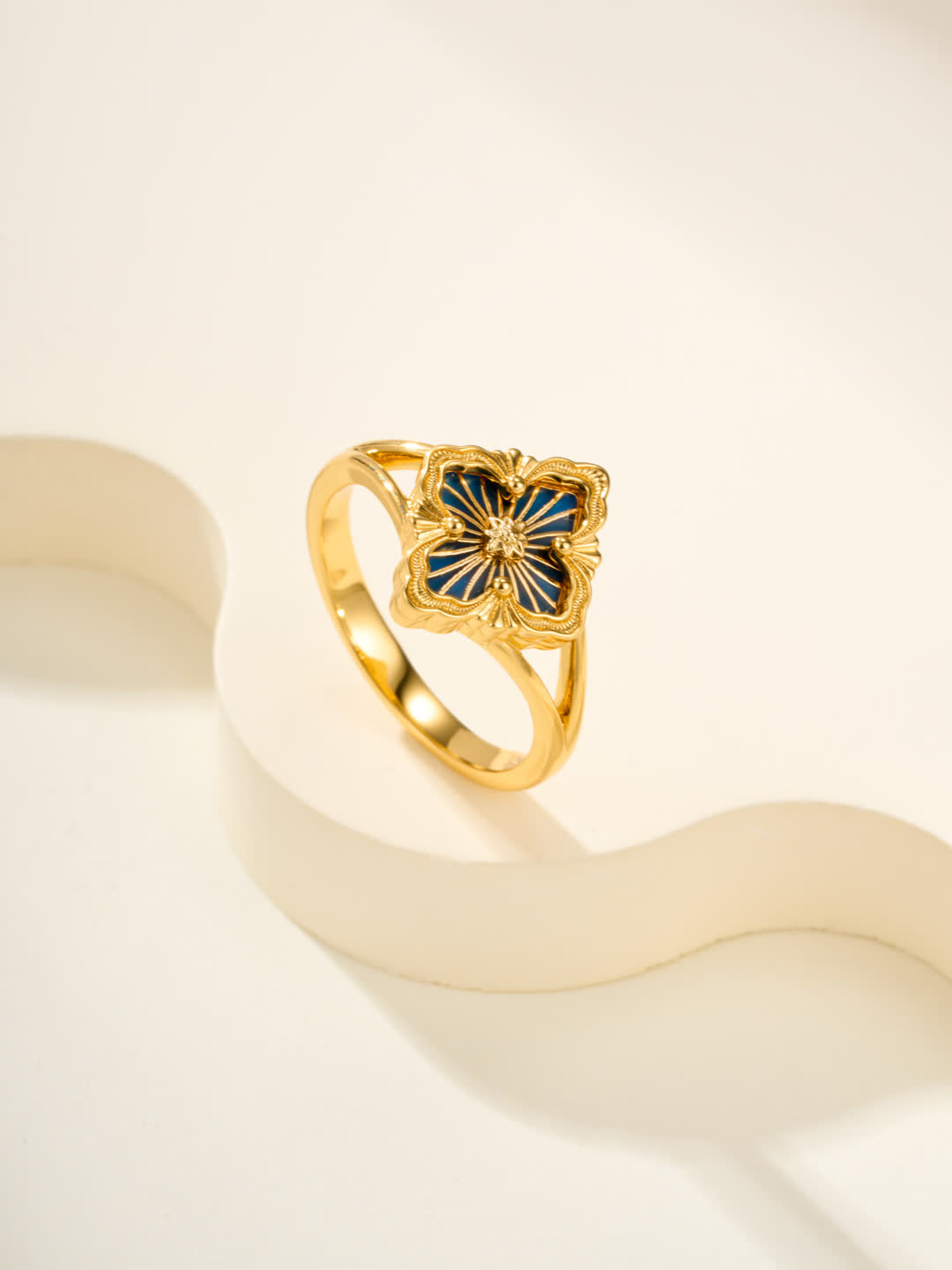 Buccellati Van Cleef & Arpels Vintage Alhambra Ring